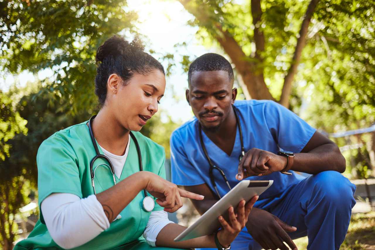 two nurses together one is mentoring the other
