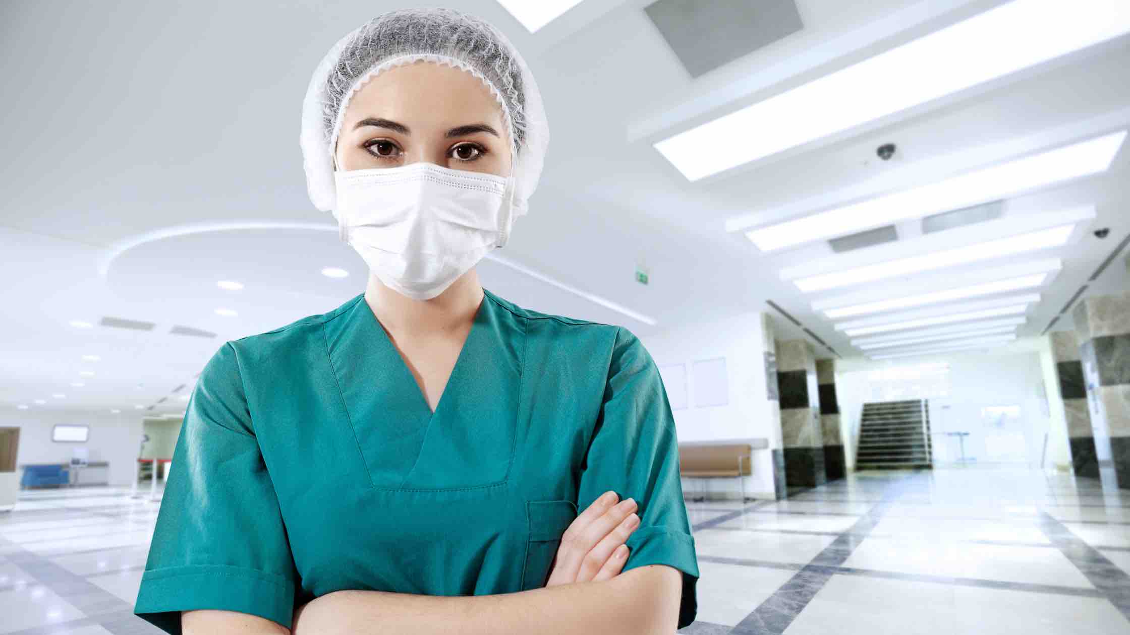 nurse folding arms
