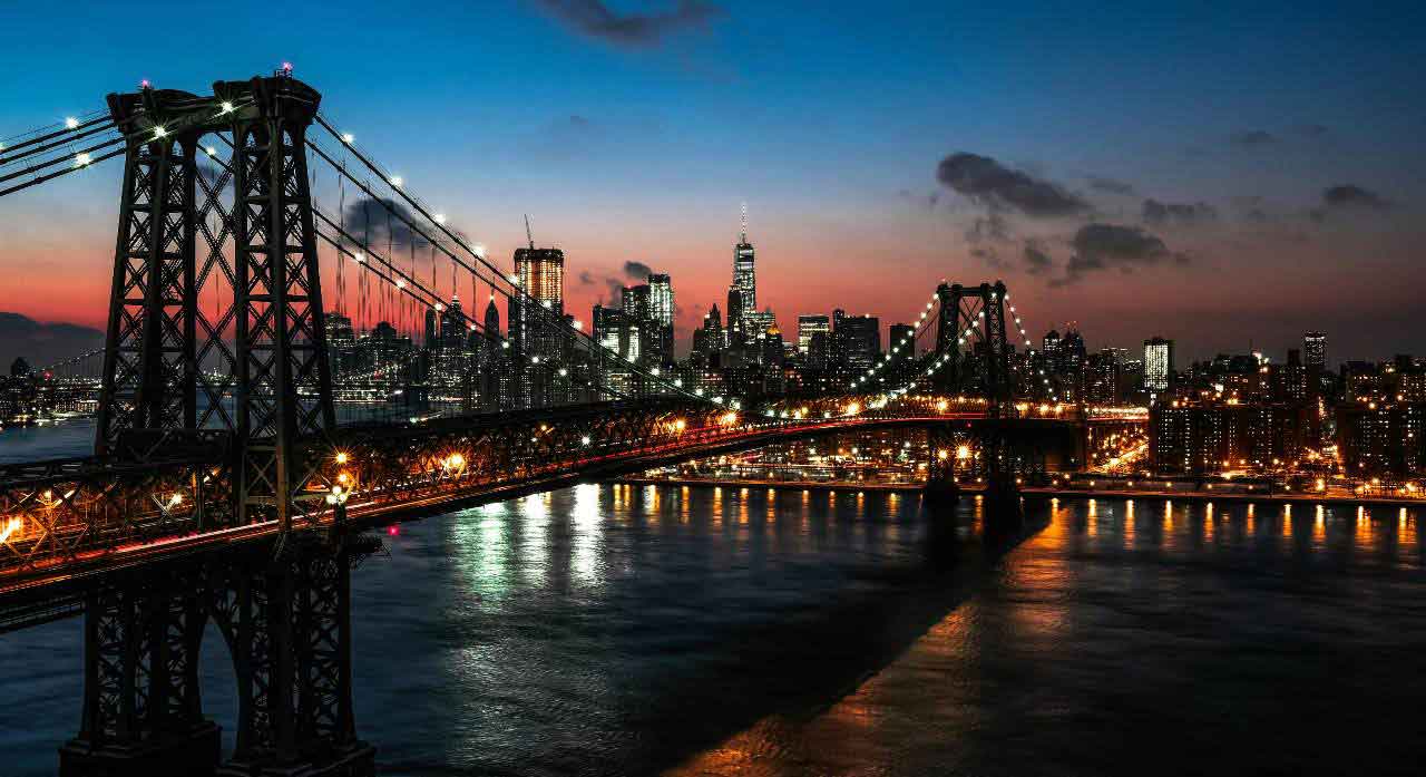 bridge in New York at night