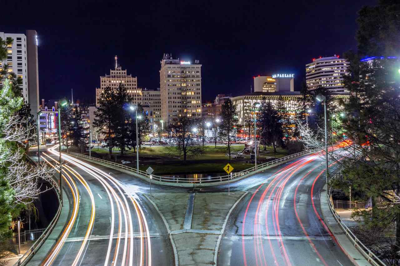 picture of traffic at night in Spokane Washington